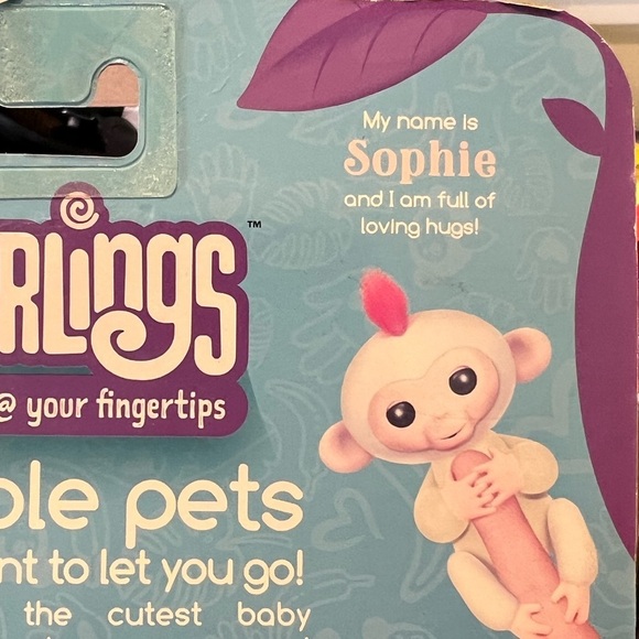 White baby monkey Sophie Fingerlings new NIP kids‎ toy - Picture 3 of 3